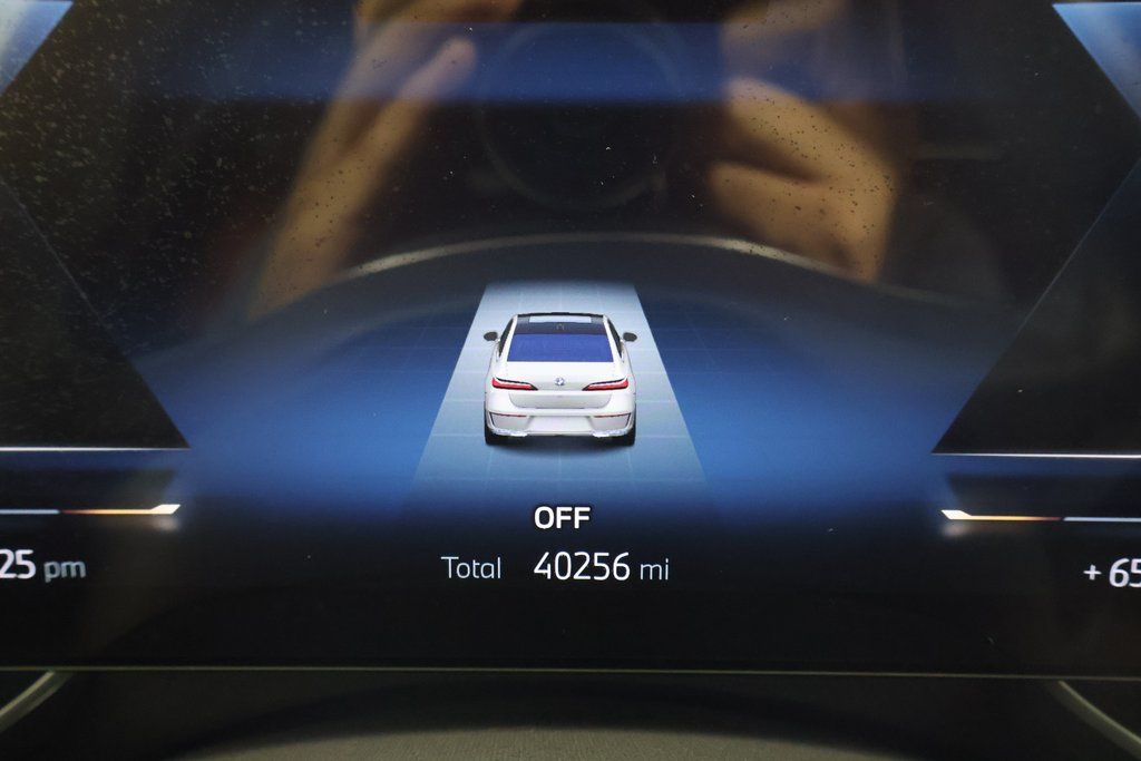 Thumbnail: 2023 BMW i7 - 17