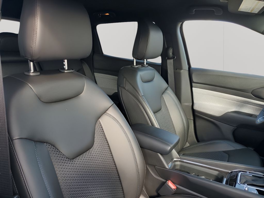 New 2026 Black Jeep Latitude image 15