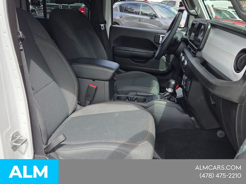 Used 2025 White Jeep Sport S image 17