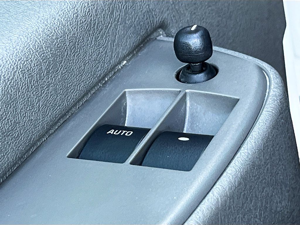2024 GMC Savana Cargo Work Van - Photo 17