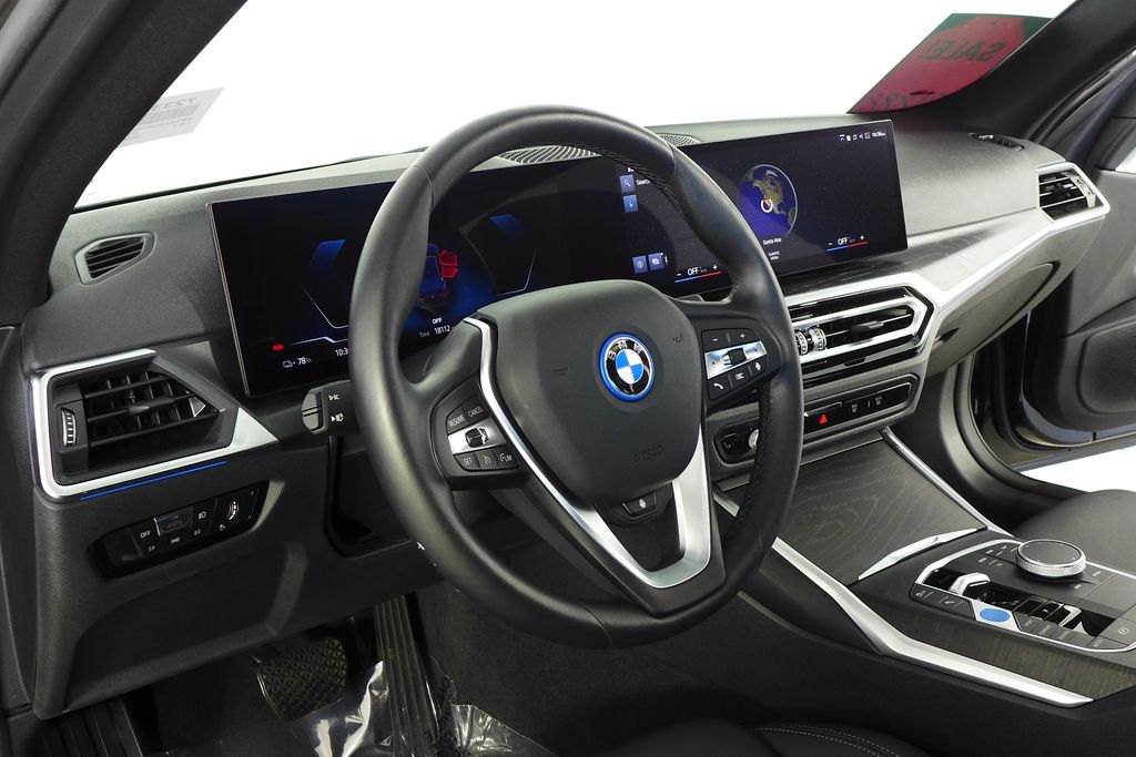 Thumbnail: 2023 BMW i4 - 31
