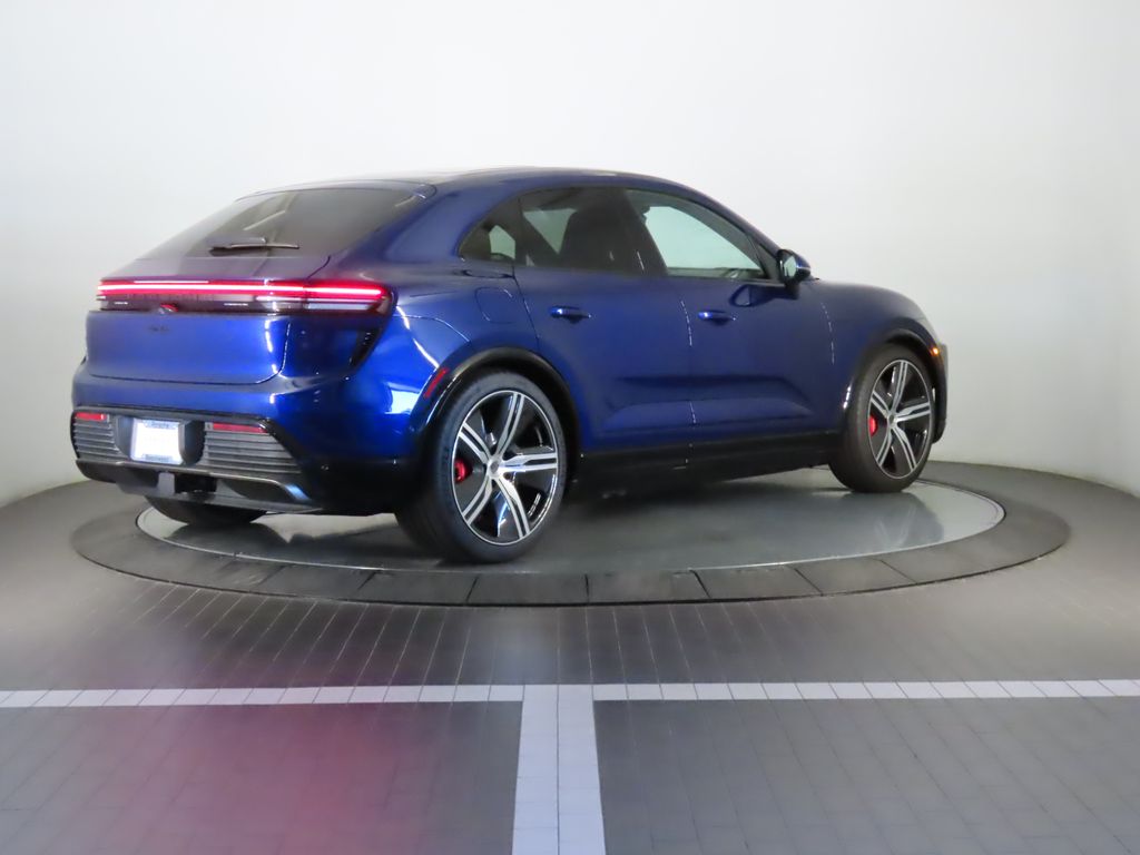 Thumbnail: 2025 Porsche Macan - 7