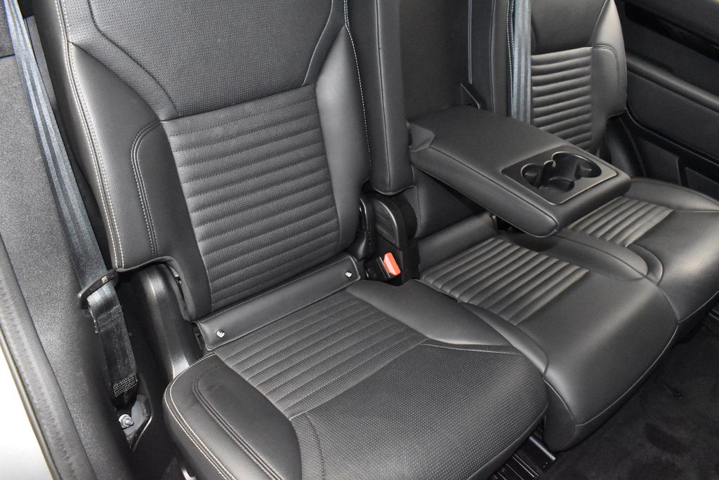 Thumbnail: 2024 Land Rover Discovery - 32