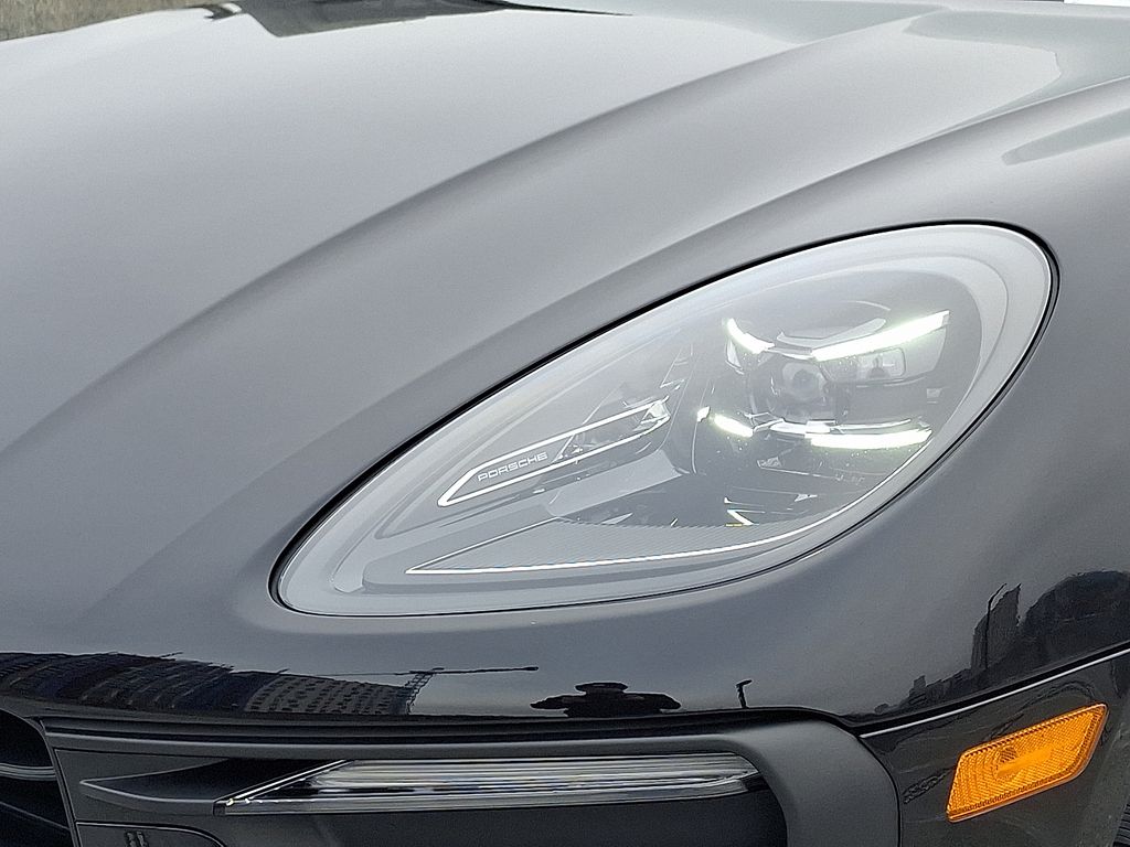 Thumbnail: 2026 Porsche Macan - 11