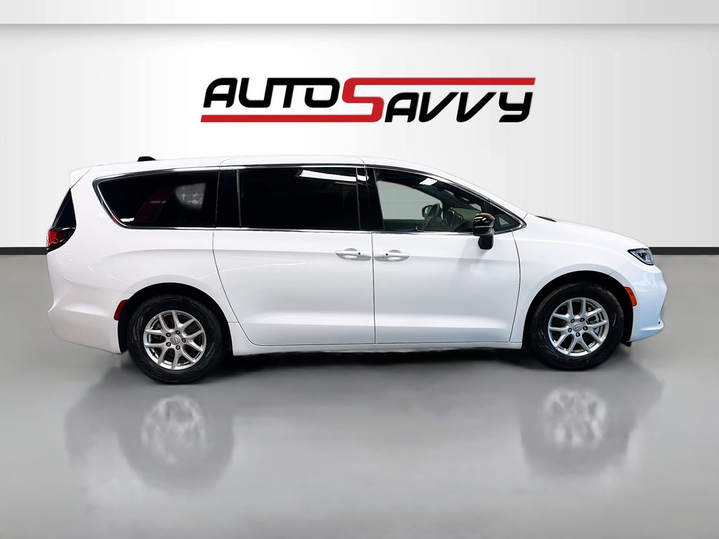 Used 2026 Bright White Clearcoat Chrysler Select image 8