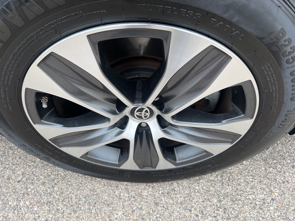 2021 Toyota Highlander XLE photo
