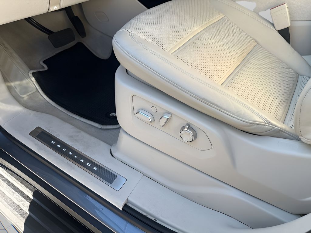 Used Car 2022 Cadillac Escalade  Sport Platinum For Sale Under $80,000 In Austin, Texas