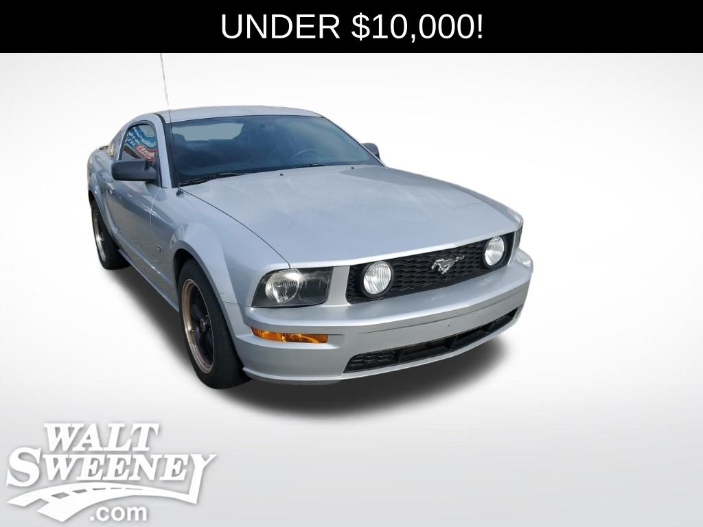 2005 Ford Mustang GT Deluxe Coupe RWD