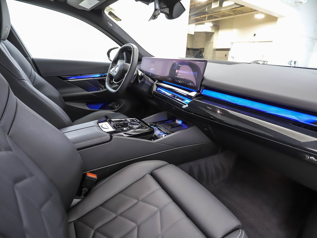 Thumbnail: 2025 BMW i5 - 30