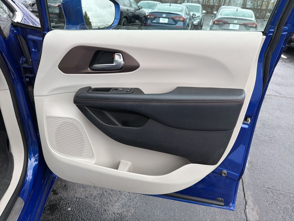 Thumbnail: 2019 Chrysler Pacifica - 28