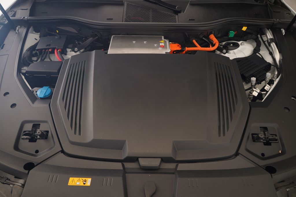 Thumbnail: 2024 Audi Q8 e-tron - 13