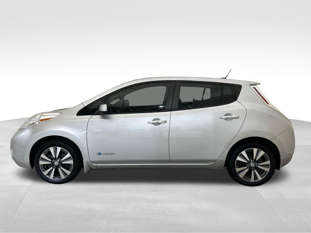 Used 2015 Silver Nissan SV image 2