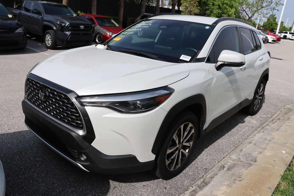 2023 Toyota Corolla Cross XLE 2