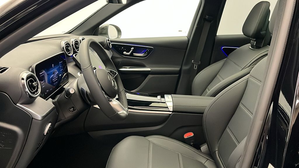 2025 Mercedes-Benz GLC 300 12
