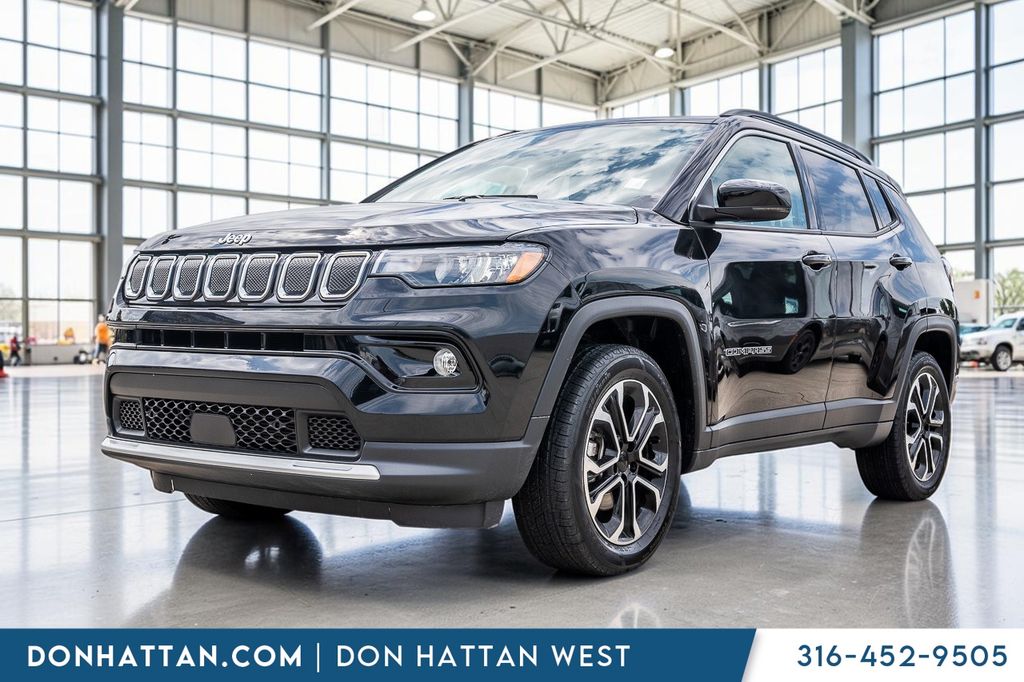 Diamond Black Crystal Pearlcoat 2022 Jeep Compass SUV / Crossover Four-Wheel Drive 9-Speed Automatic