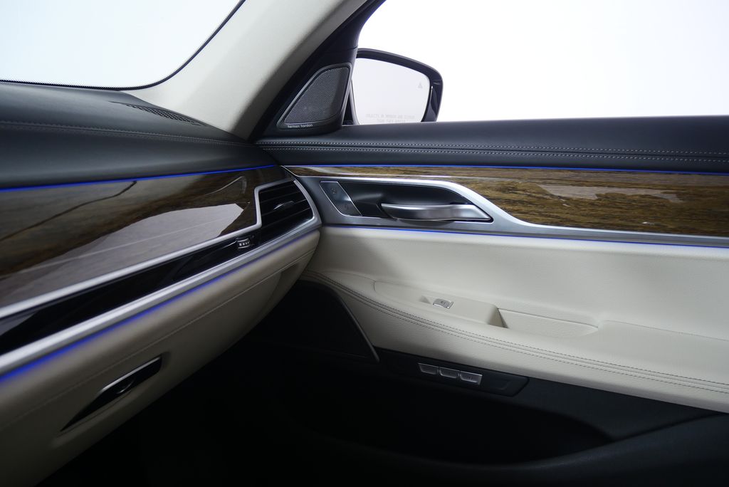 Thumbnail: 2018 BMW 7 Series - 30
