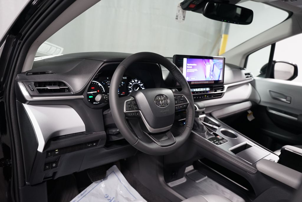 Thumbnail: 2025 Toyota Sienna - 11