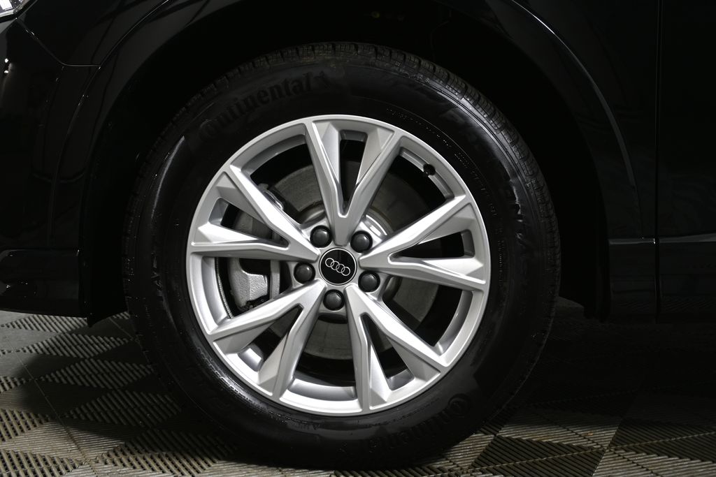 Thumbnail: 2025 Audi Q3 - 12