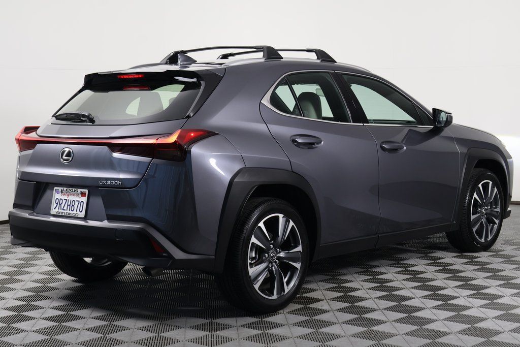 Thumbnail: 2025 Lexus UX - 4
