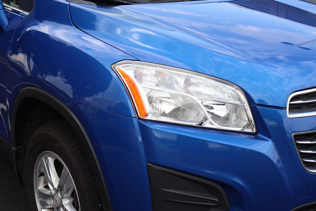 Thumbnail: 2015 Chevrolet Trax - 4