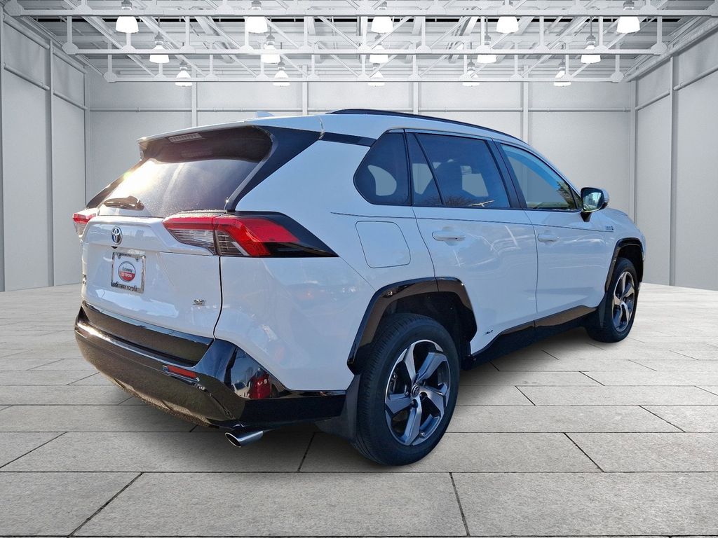 2021 Toyota RAV4 SE 4