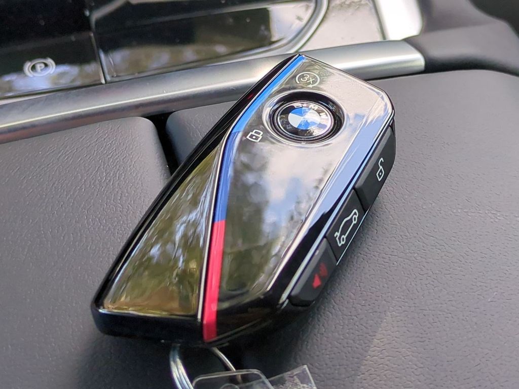 New 2027 Black BMW M60i image 29