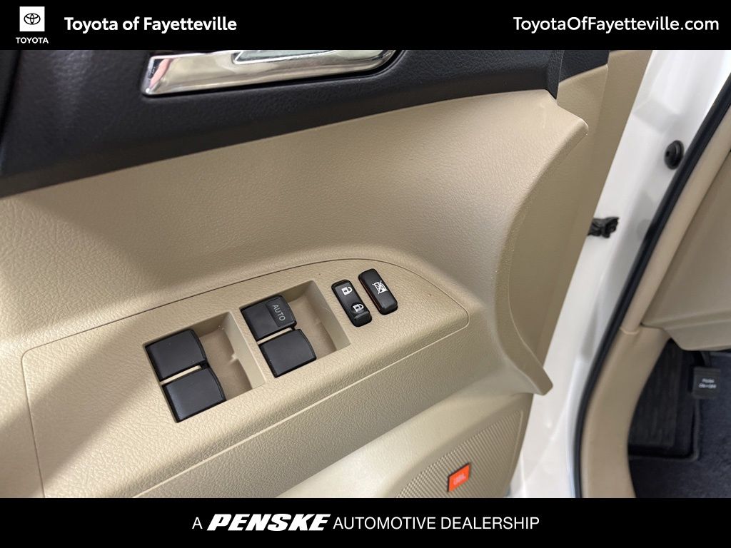 Thumbnail: 2012 Toyota Highlander - 29