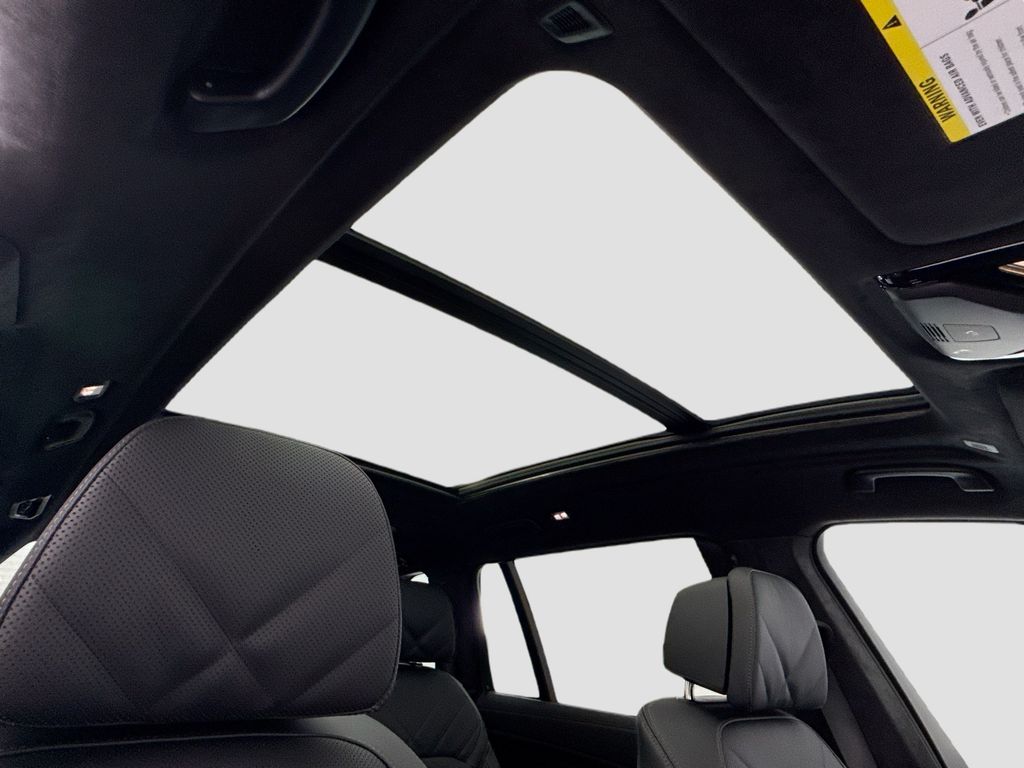 Thumbnail: 2026 BMW X7 - 17