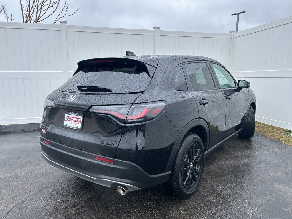 View vehicle photo 5