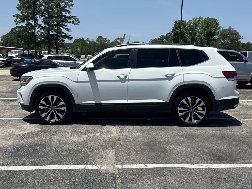 2022 Volkswagen Atlas 3.6L V6 SE w/Technology White at DeMontrond Auto Country