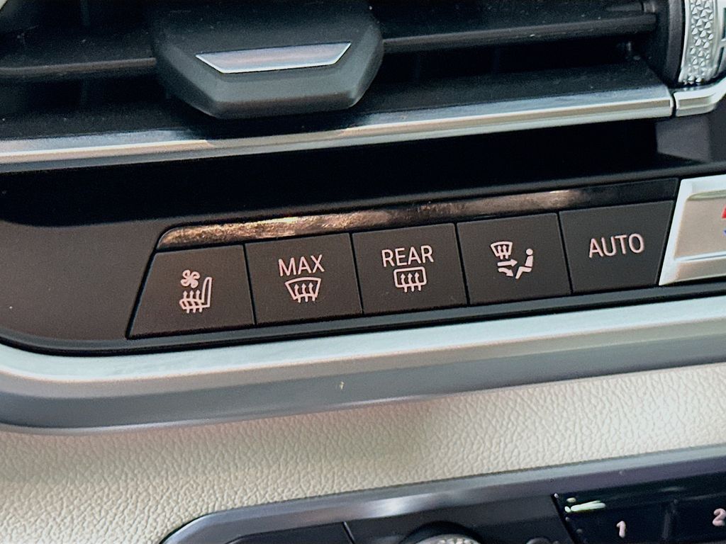 2022 BMW X7 xDrive40i 21