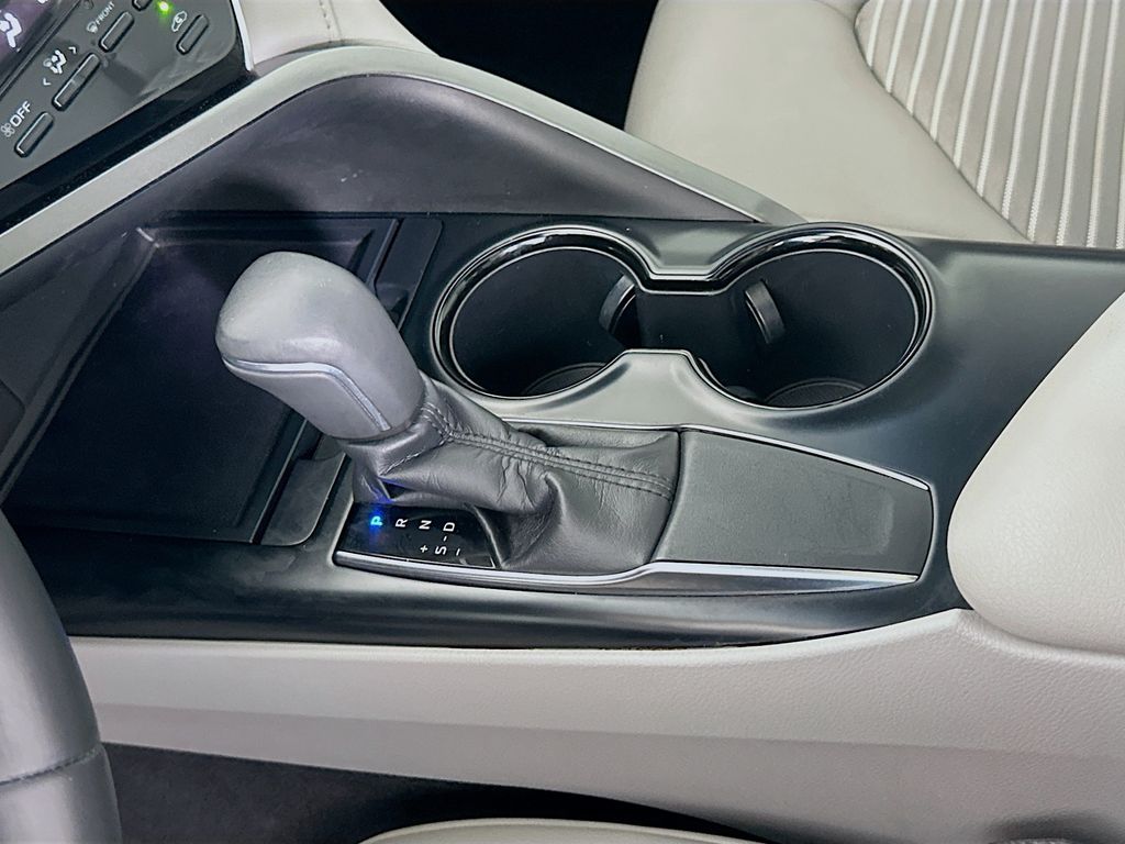 Thumbnail: 2018 Toyota Camry - 16