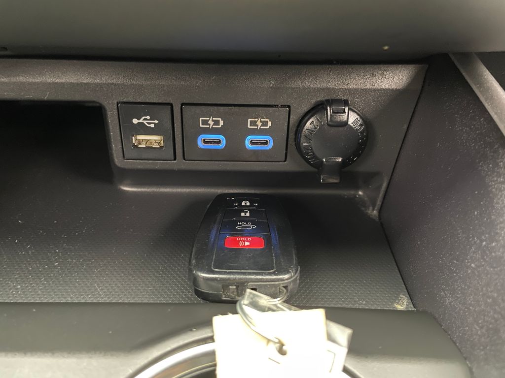 Thumbnail: 2022 Toyota Highlander - 28