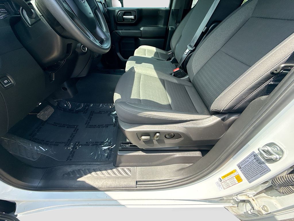 Used 2025 White Chevrolet Custom image 18