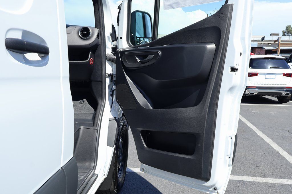 Thumbnail: 2025 Mercedes-Benz Sprinter - 7