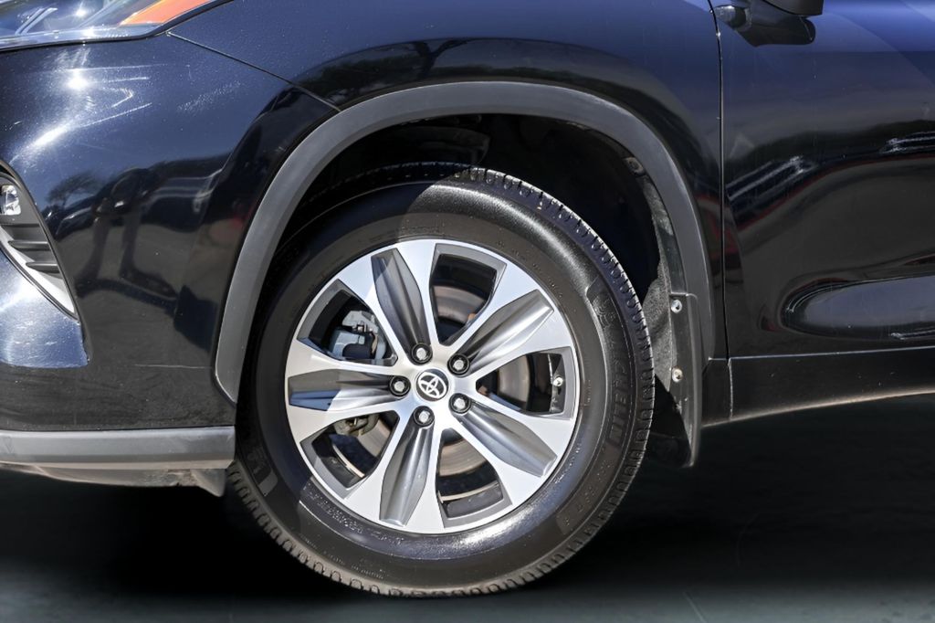 Used Car 2023 Toyota Highlander  Xle For Sale Under $35,000 In Austin, Texas