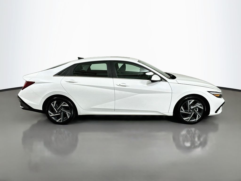 Thumbnail: 2025 Hyundai Elantra - 4