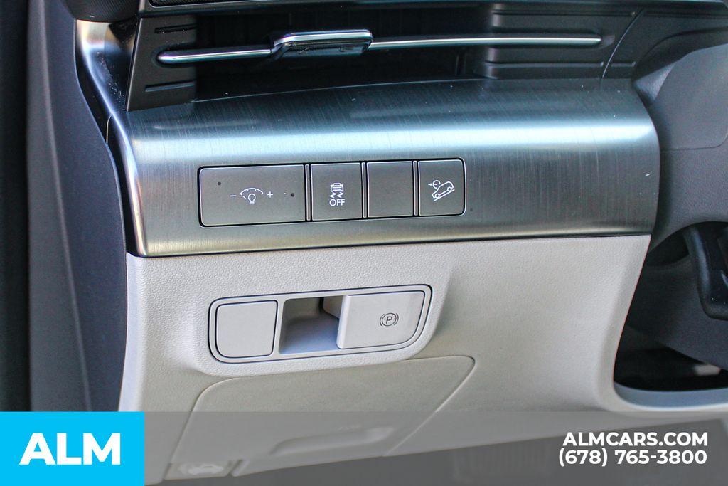 Used 2025 Black Hyundai SEL image 26