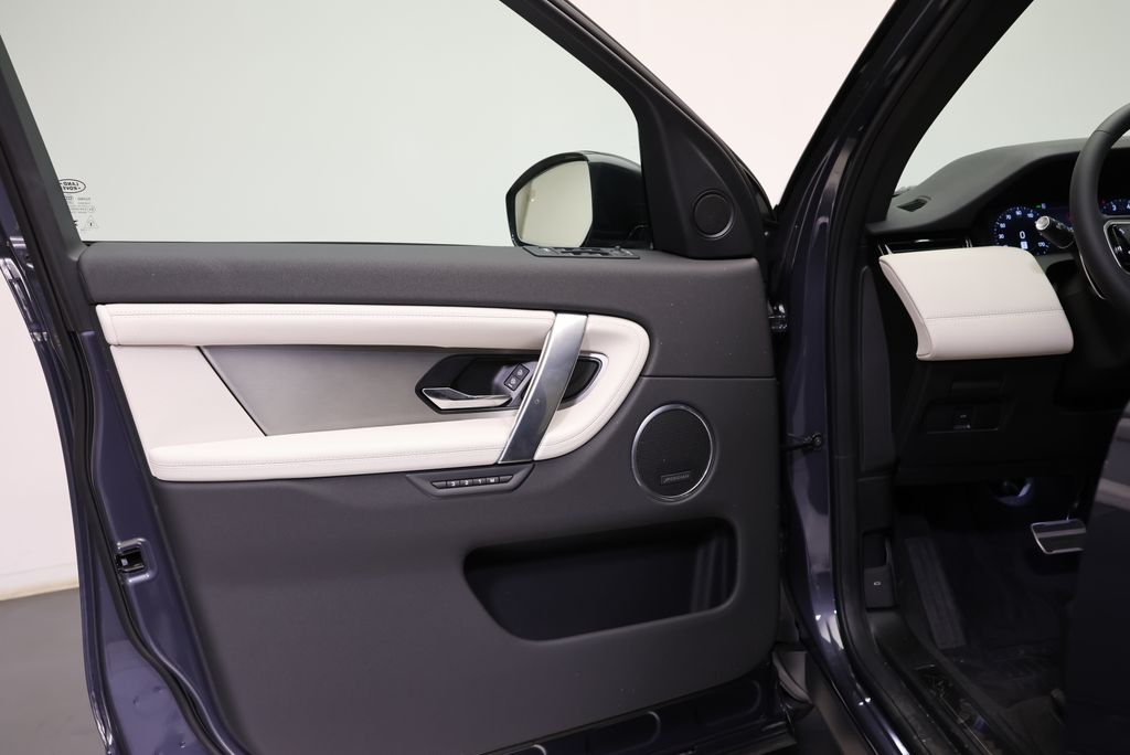 Thumbnail: 2026 Land Rover Discovery Sport - 24