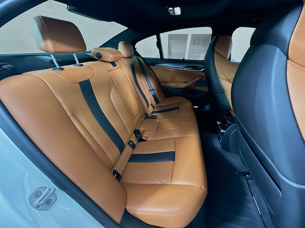 Thumbnail: 2019 BMW M5 - 28