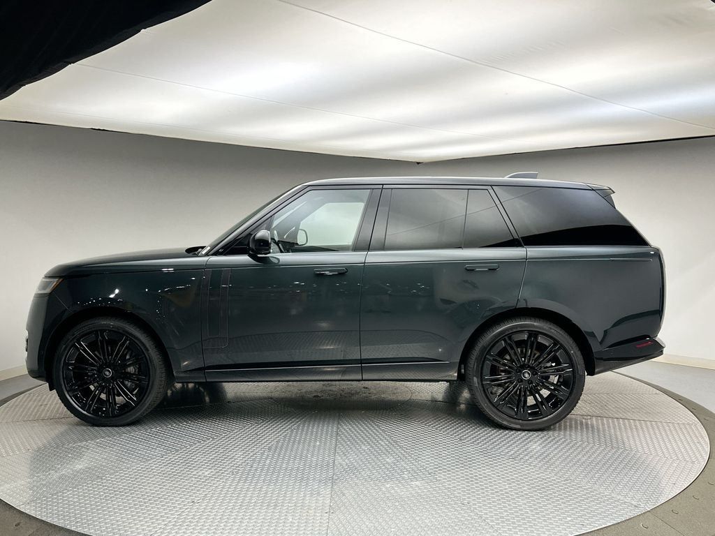 2025 Land Rover Range Rover SE 2