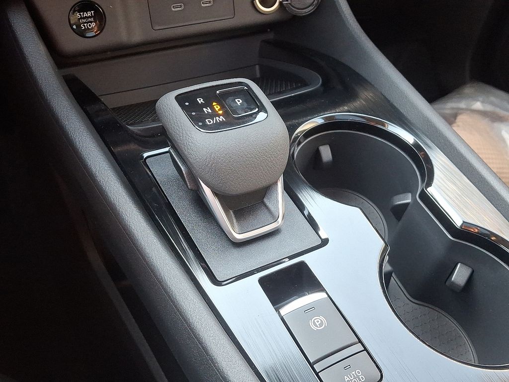 2025 Nissan Rogue SV 8