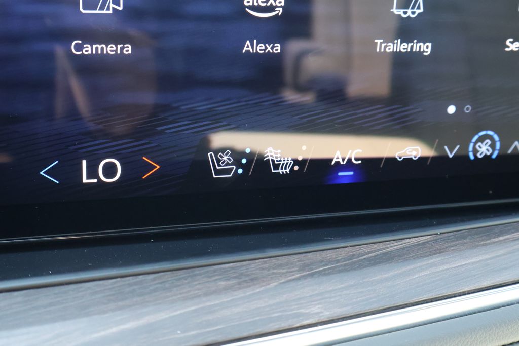 Thumbnail: 2025 Chevrolet Suburban - 30