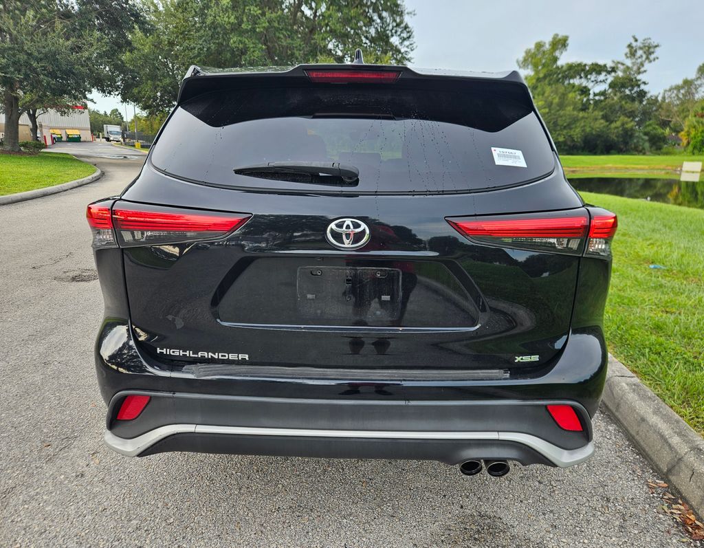 Thumbnail: 2022 Toyota Highlander - 4