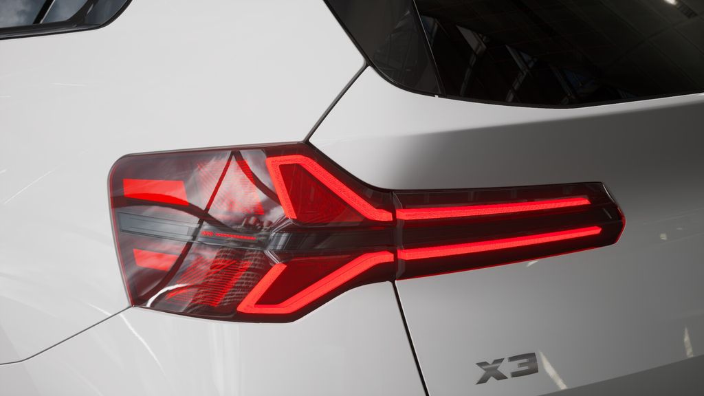2025 BMW X3 M 8