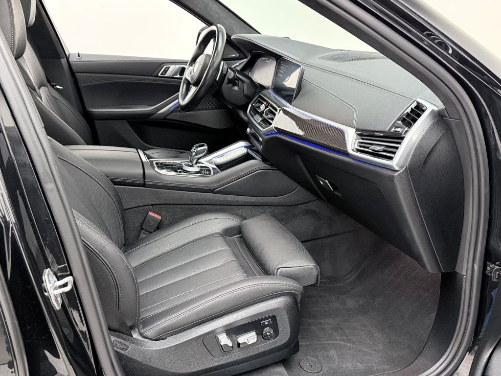 Thumbnail: 2022 BMW X6 - 16