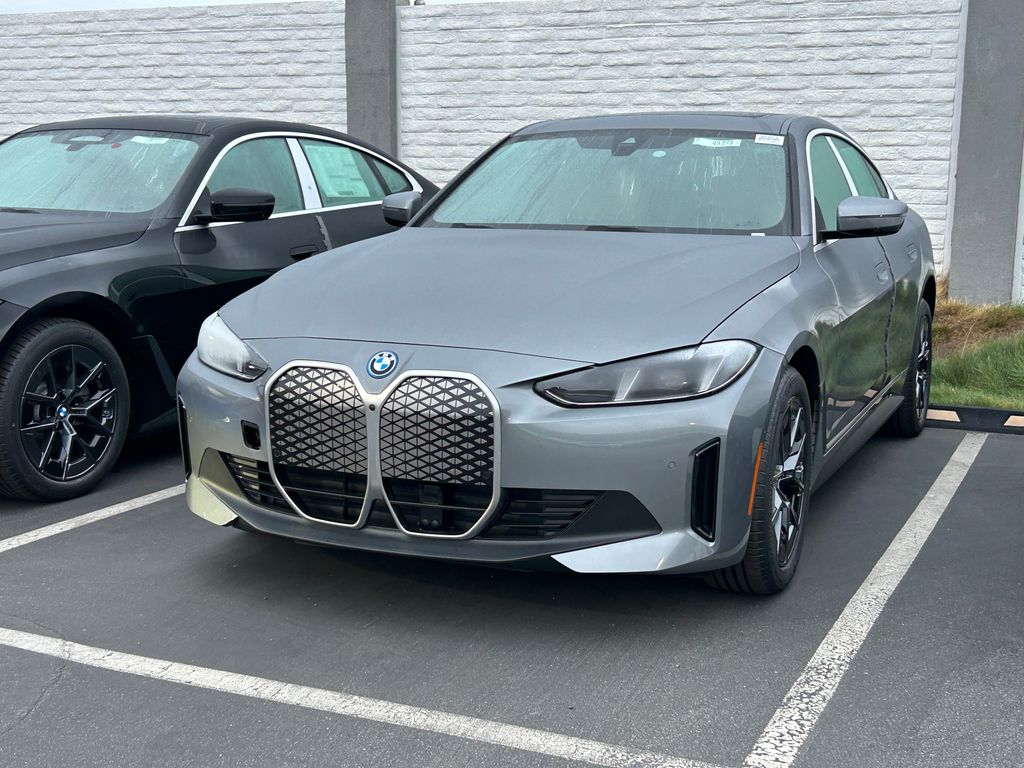 Thumbnail: 2025 BMW i4 - 2