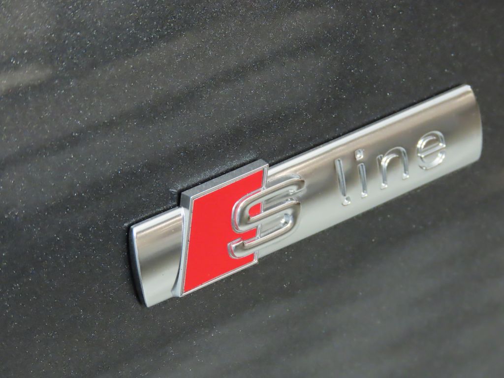 Thumbnail: 2025 Audi Q3 - 12