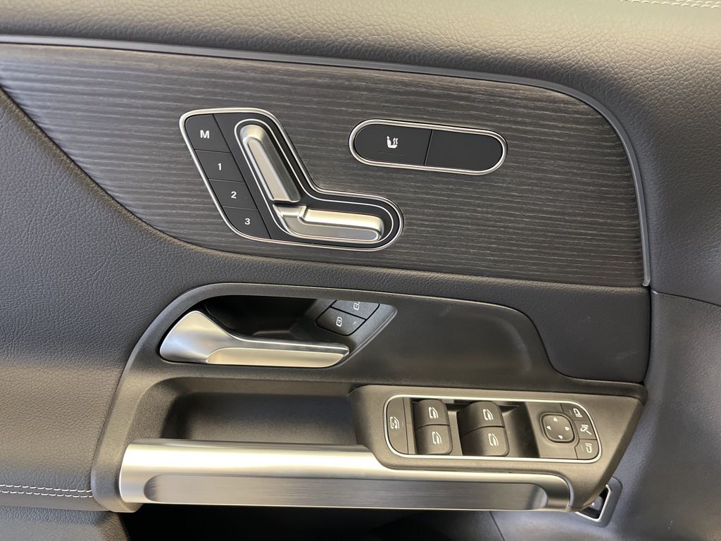 Thumbnail: 2026 Mercedes-Benz GLB - 12