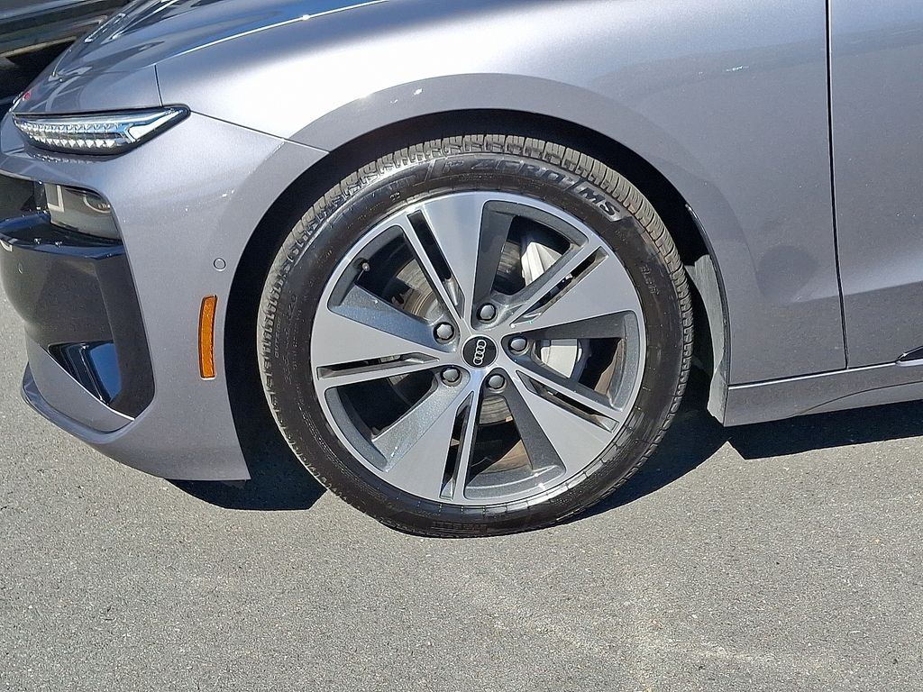 Thumbnail: 2025 Audi e-tron S - 8